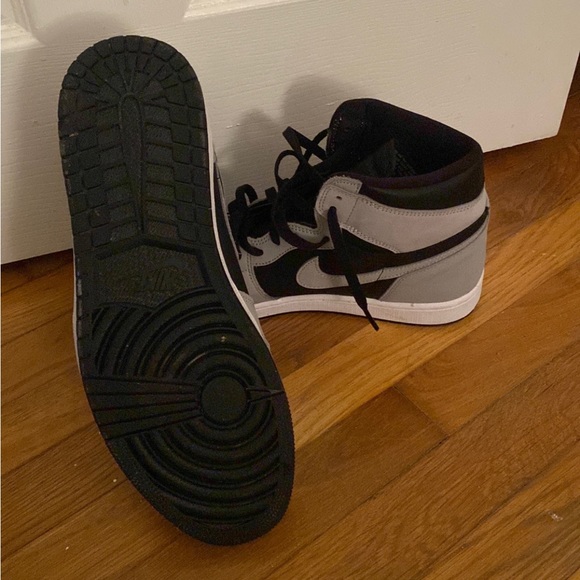 Black and grey retro Jordan high top sneakers - Picture 2 of 4